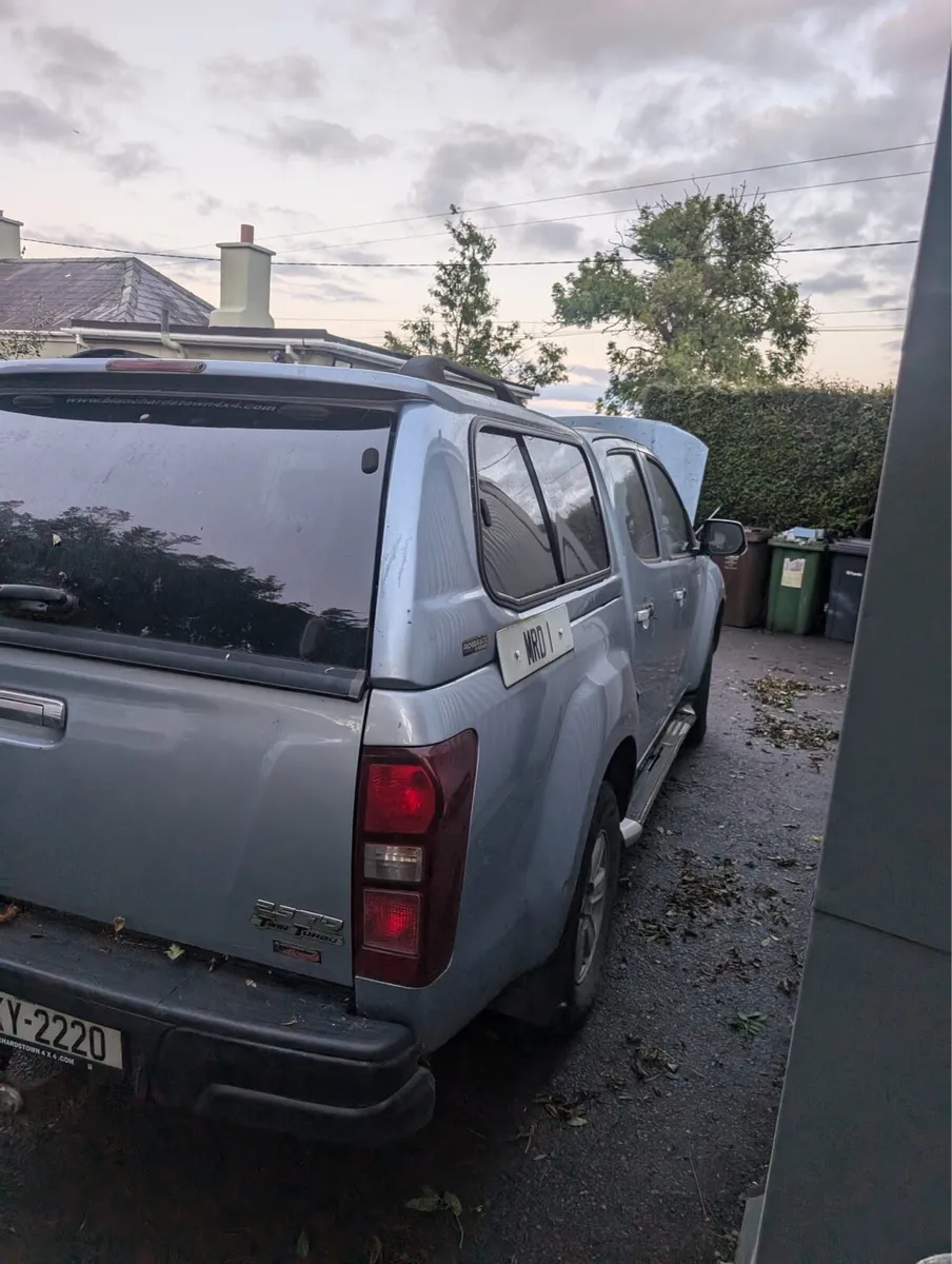 Isuzu D max 2017 crew cab - Image 3