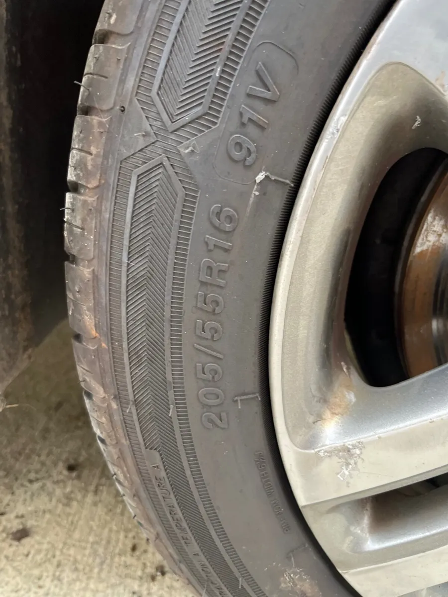 4 x nearly new tyres 205/55R16 and allloys - Image 1