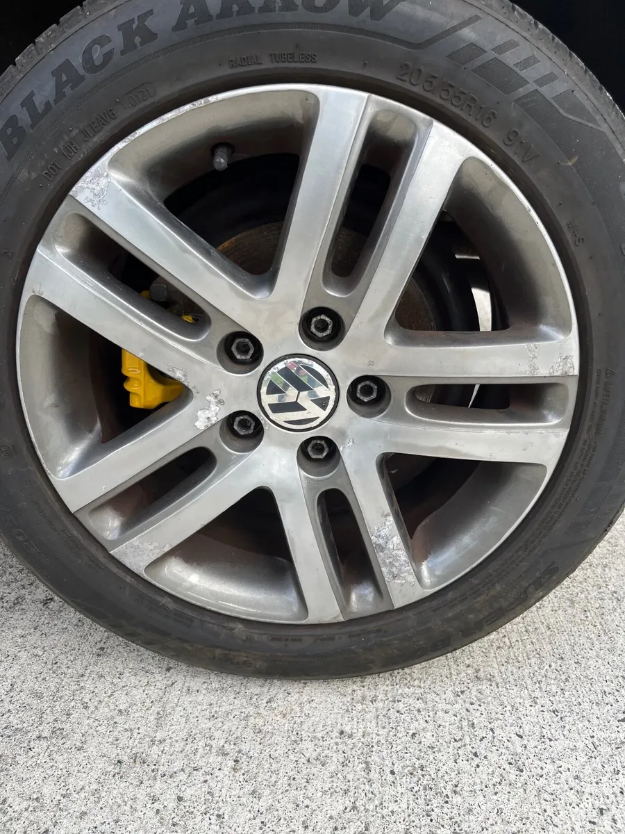 4 x nearly new tyres 205/55R16 and allloys - Image 3