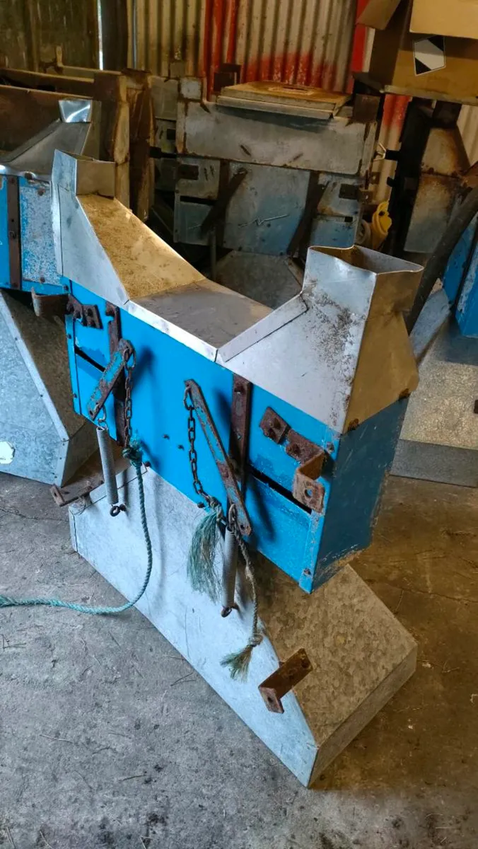 Cashman pull feeders - Image 1