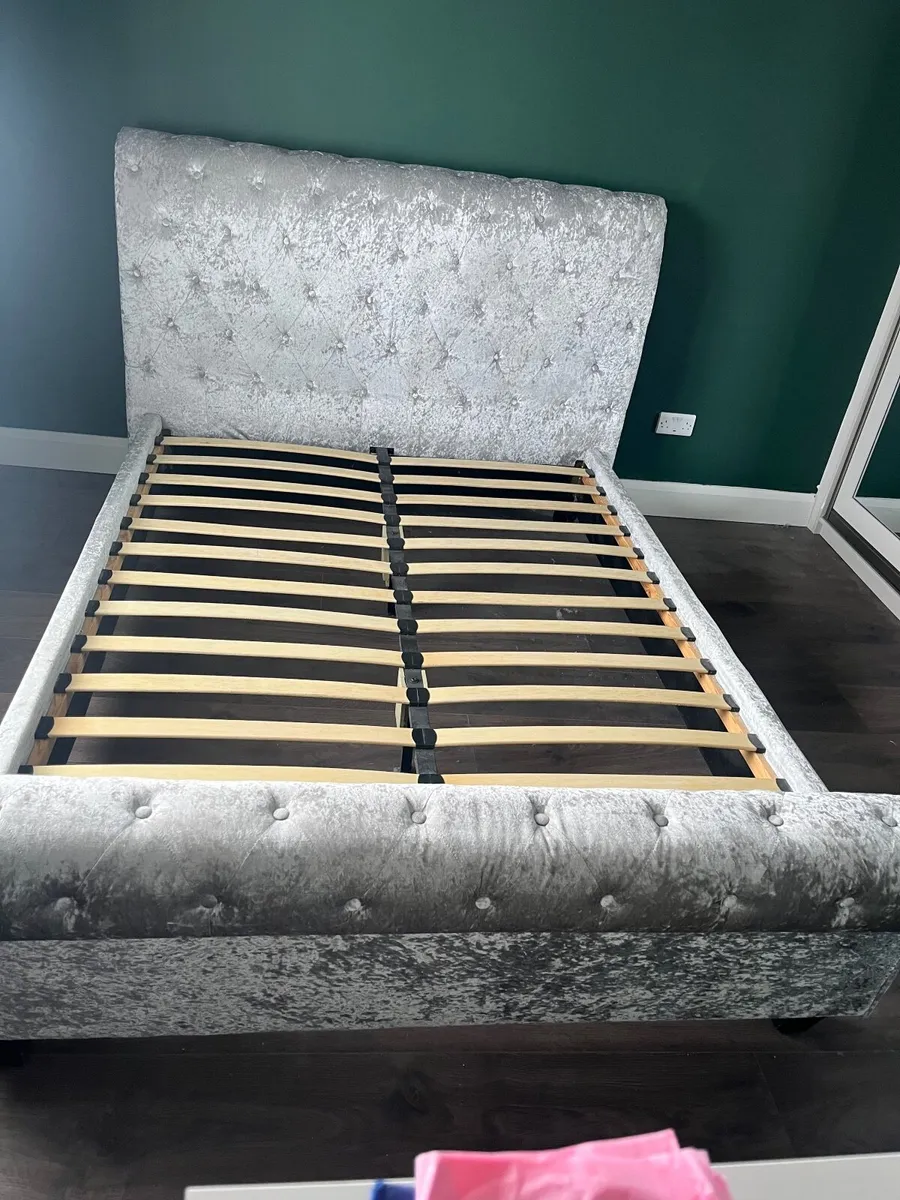 King size bed - Image 2