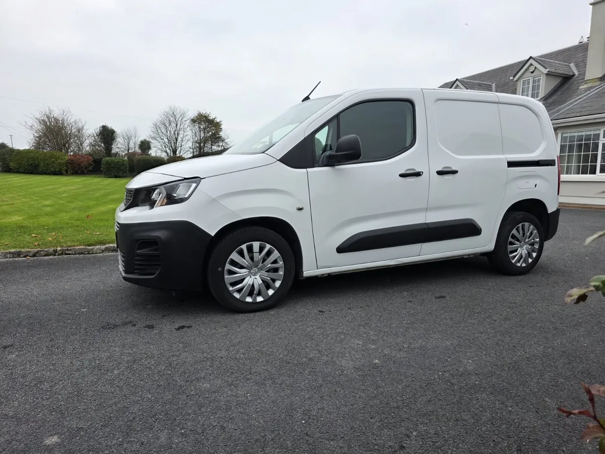 2019 Peugeot Partner - Image 2