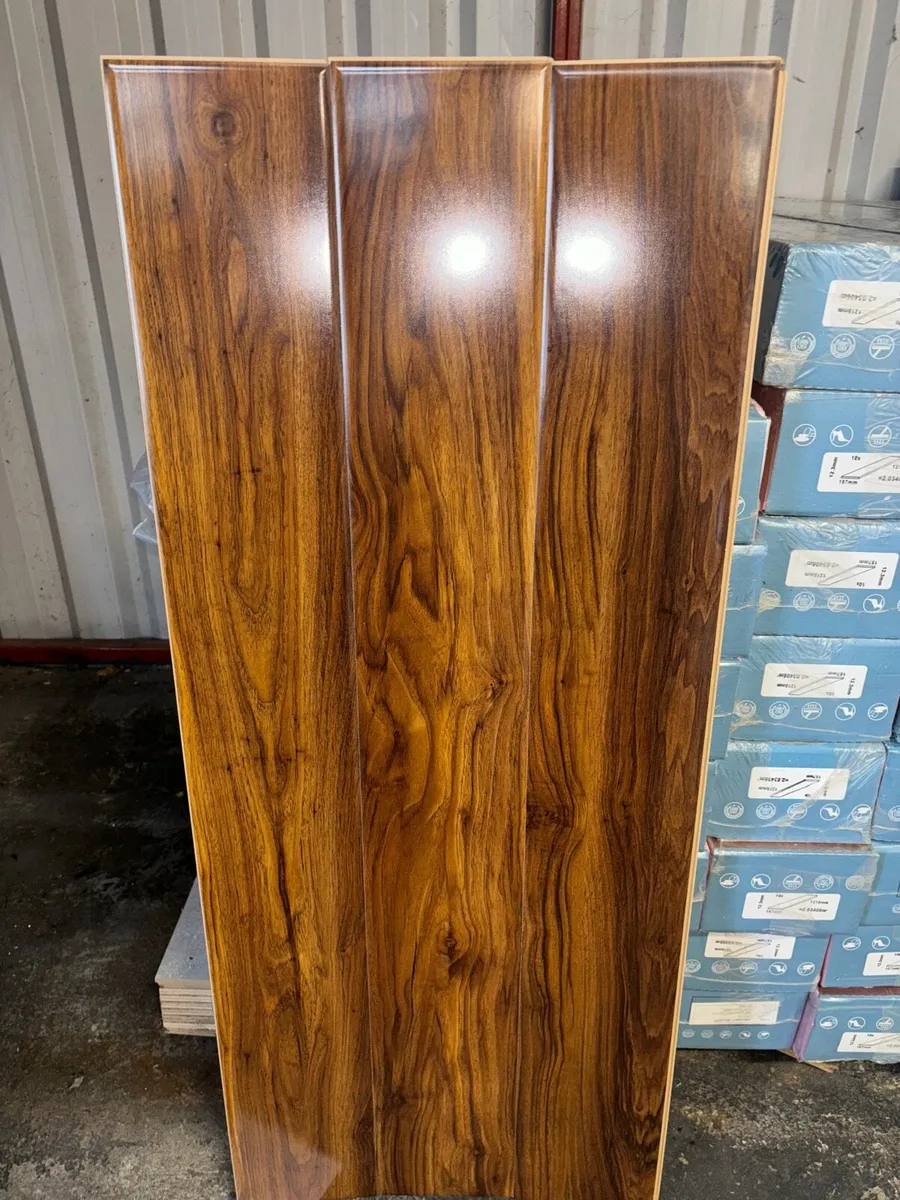 All new high gloss flooring - Image 1