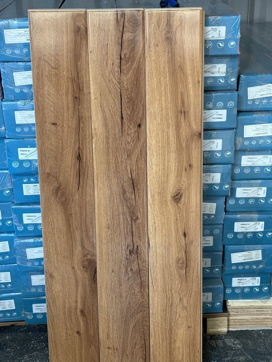 All new high gloss flooring - Image 3
