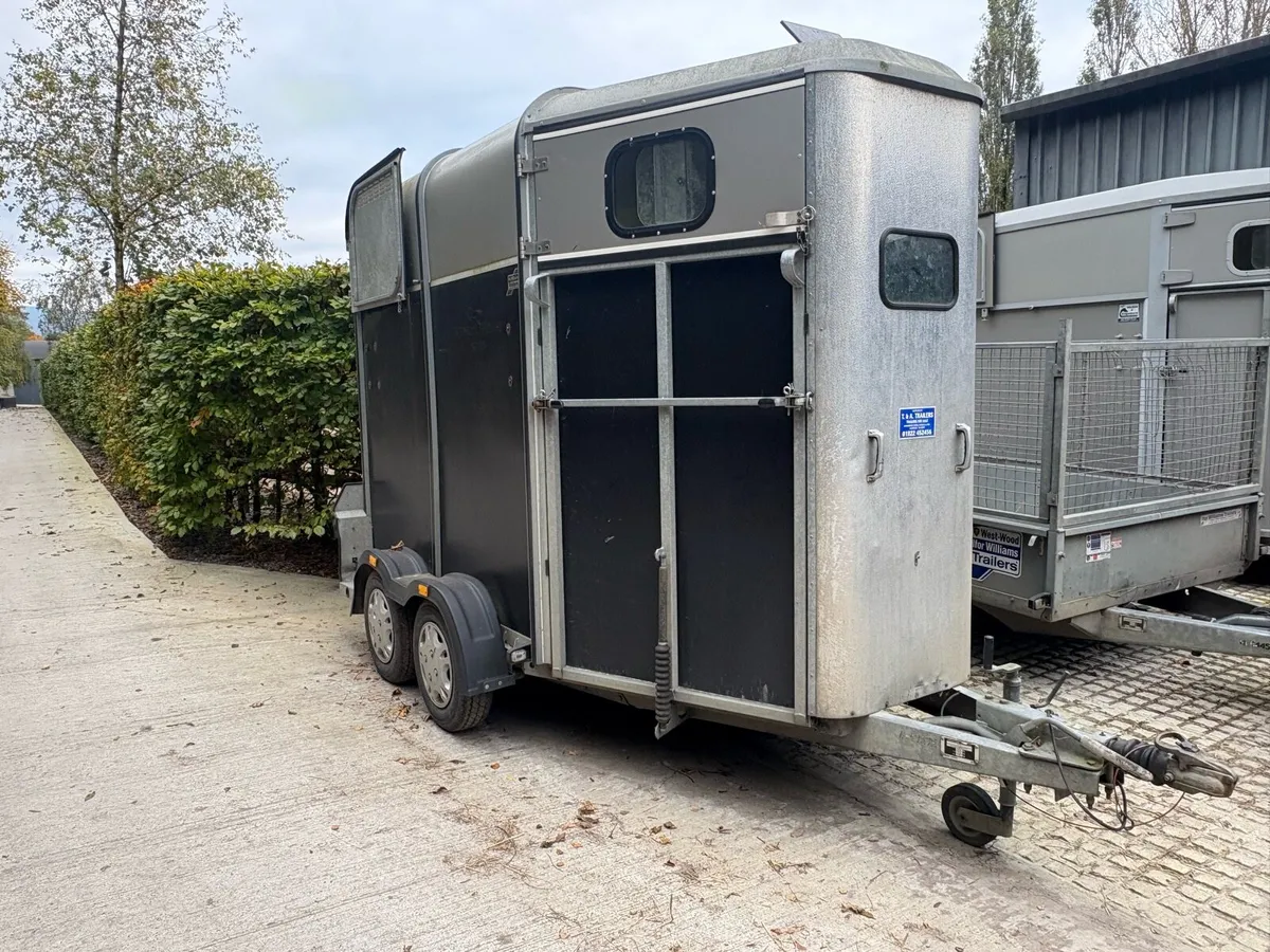 Ivor Williams Classic Double Horse Box - Image 2