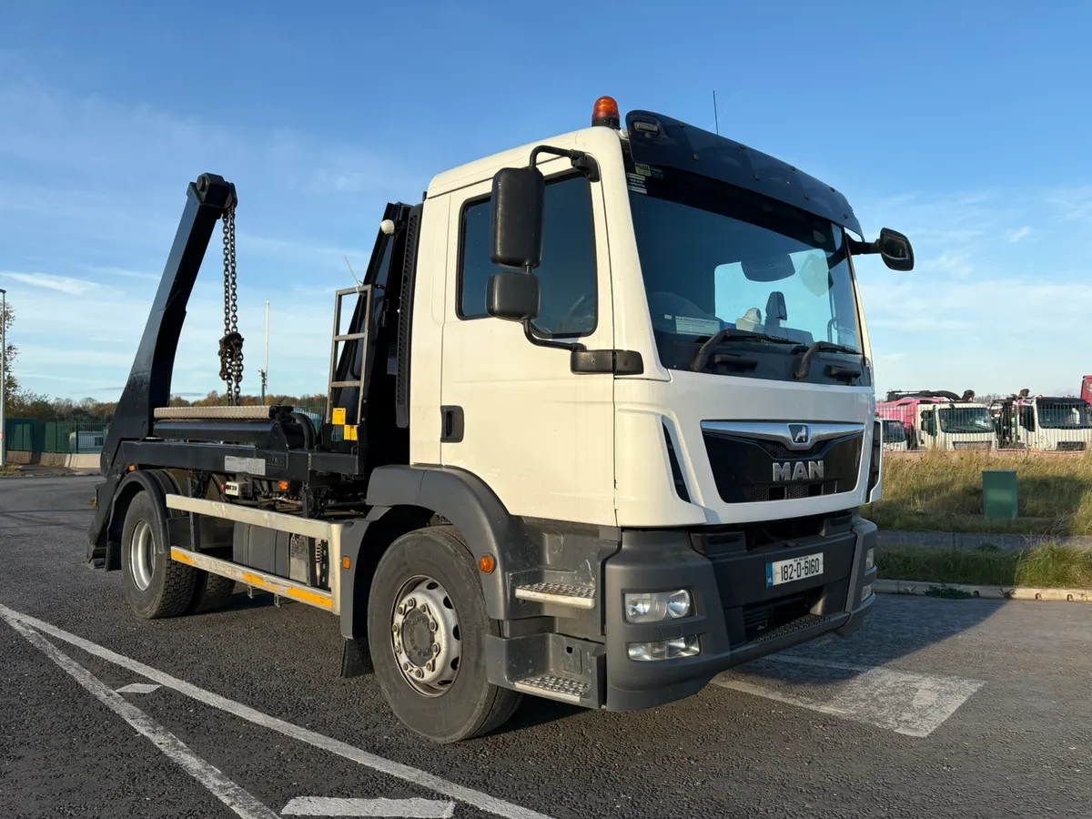 Man Hyva Skiploader - Image 1