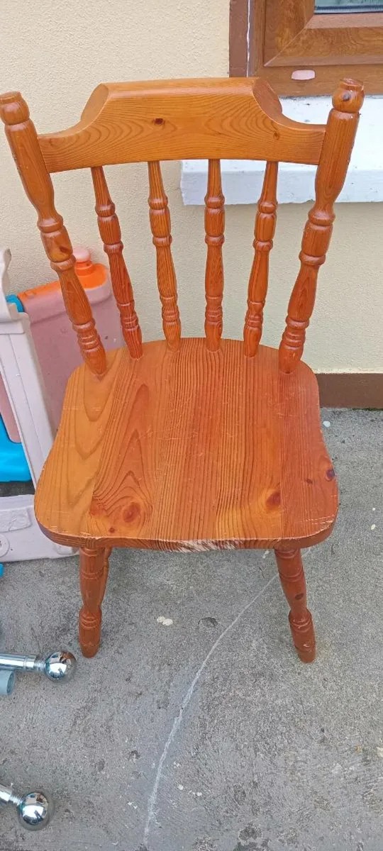 Table 4 chairs - Image 2
