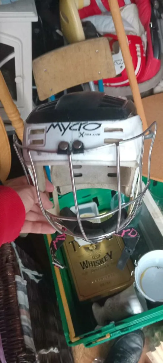 Hurling helmet - Image 3