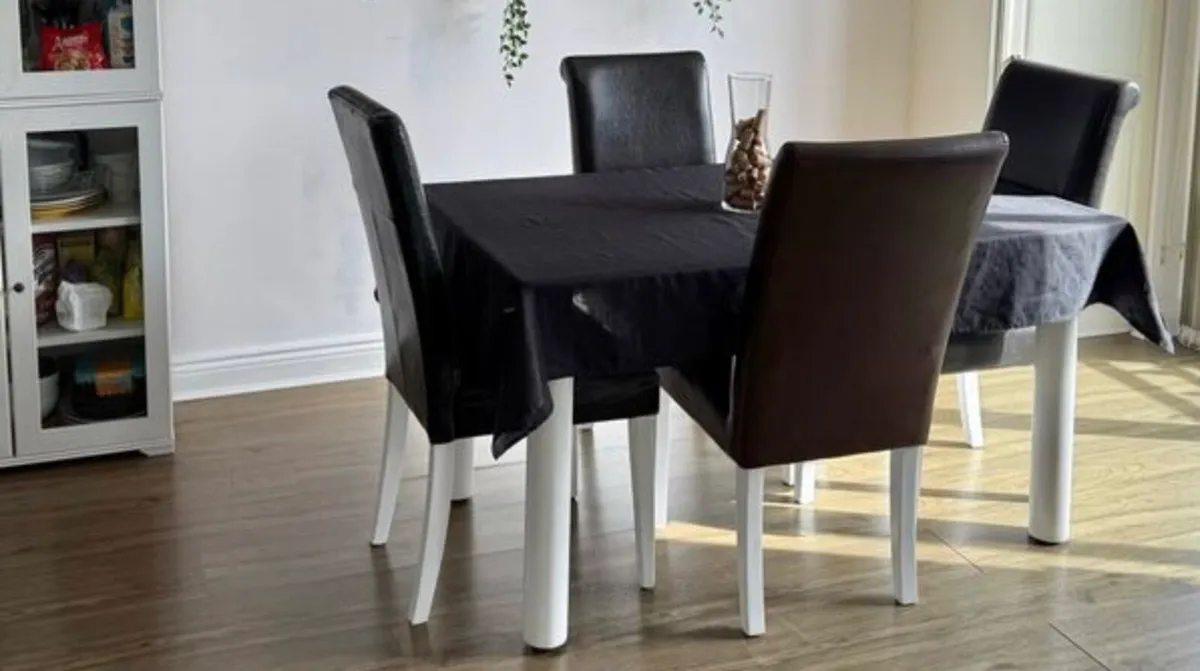 Solid wood table - Image 3