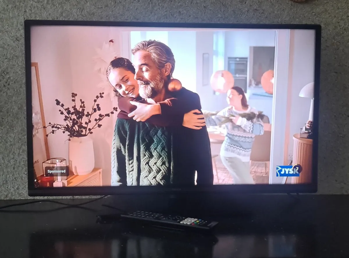 Walker WP32K3224 32″ Smart LED TV - Image 1