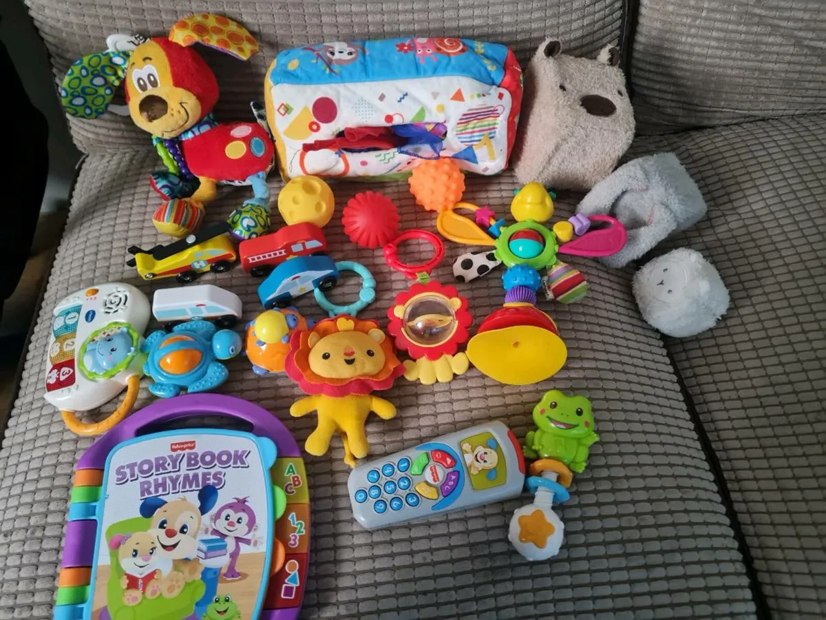 Collection of baby toys - Image 1