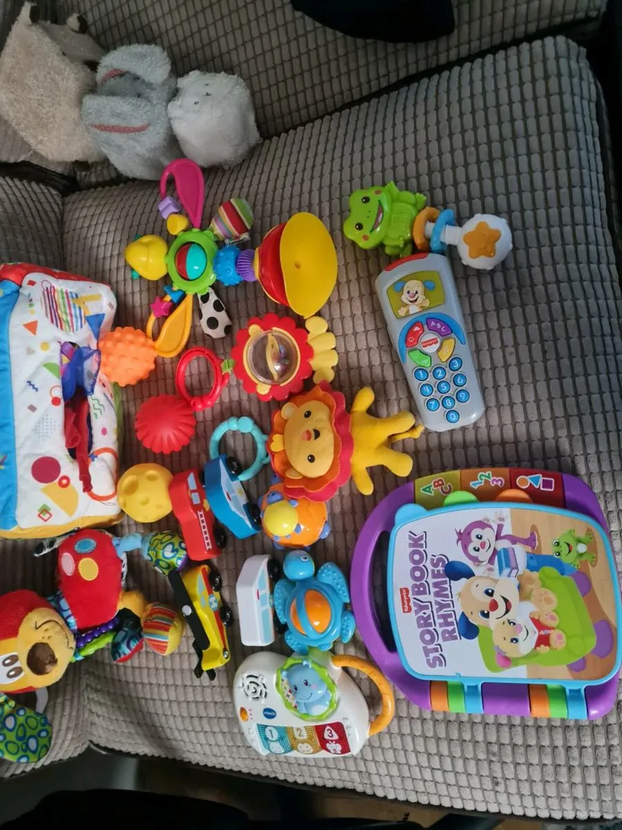 Collection of baby toys - Image 2