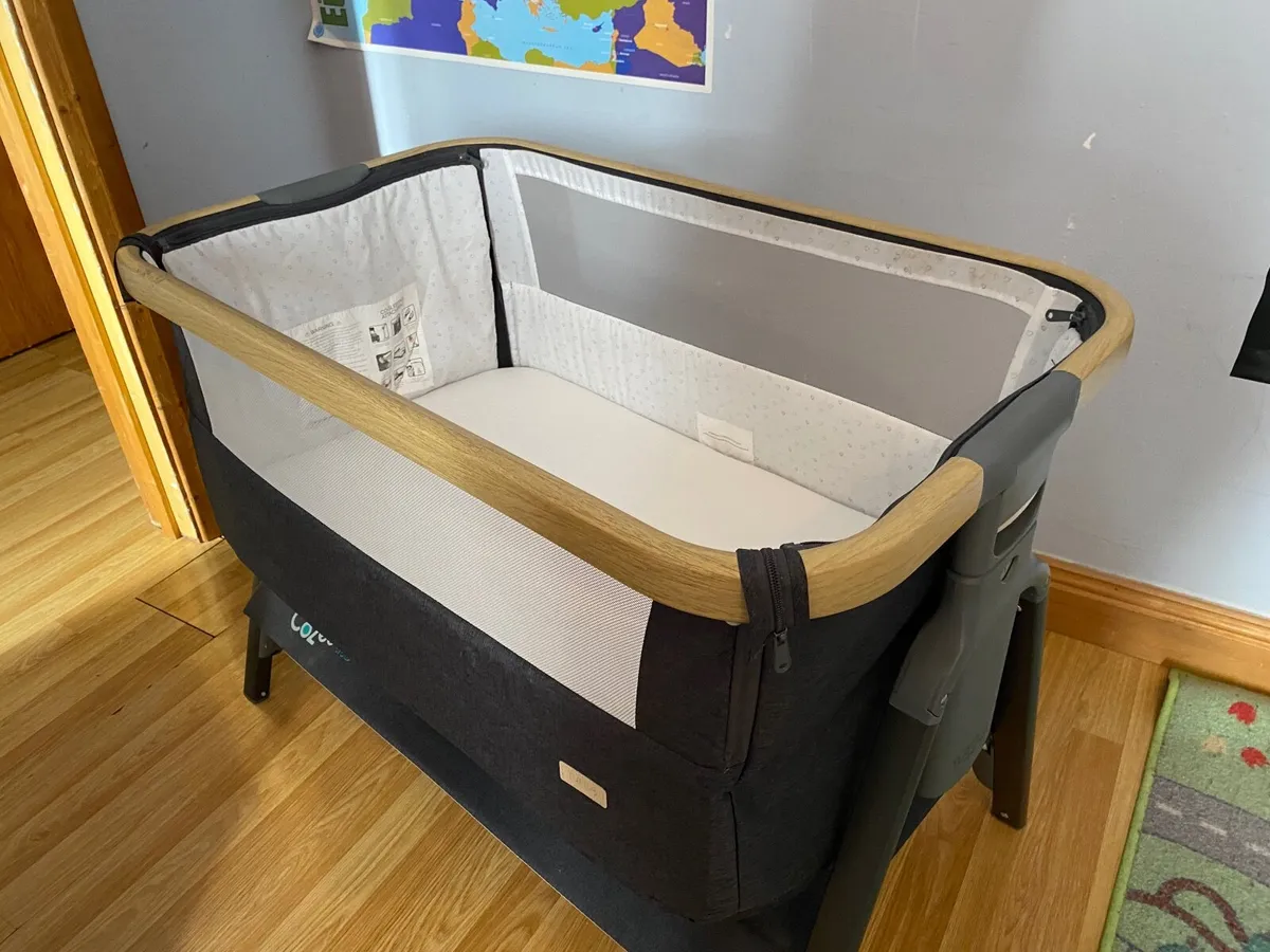 Tutti Bambini next to me bedside baby crib - Image 1