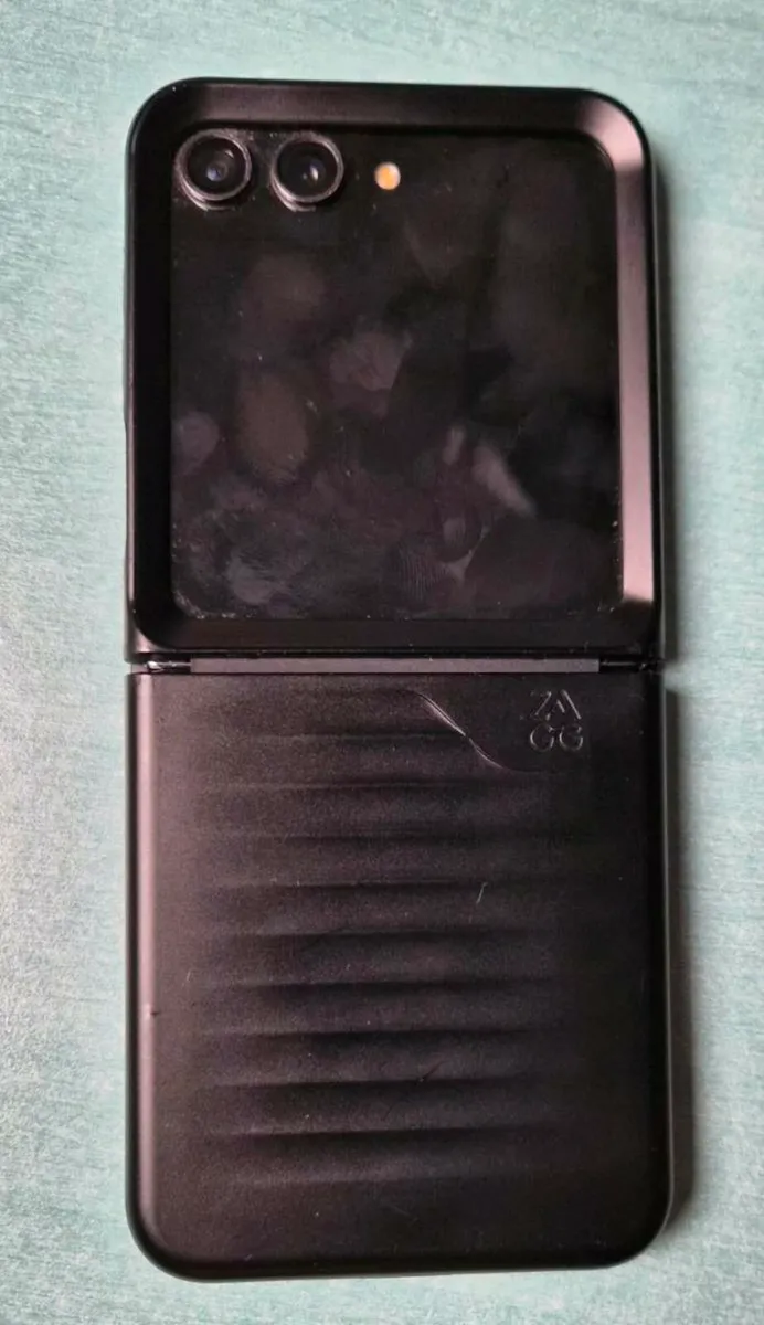Samsung Galaxy Flip 5 - Image 2