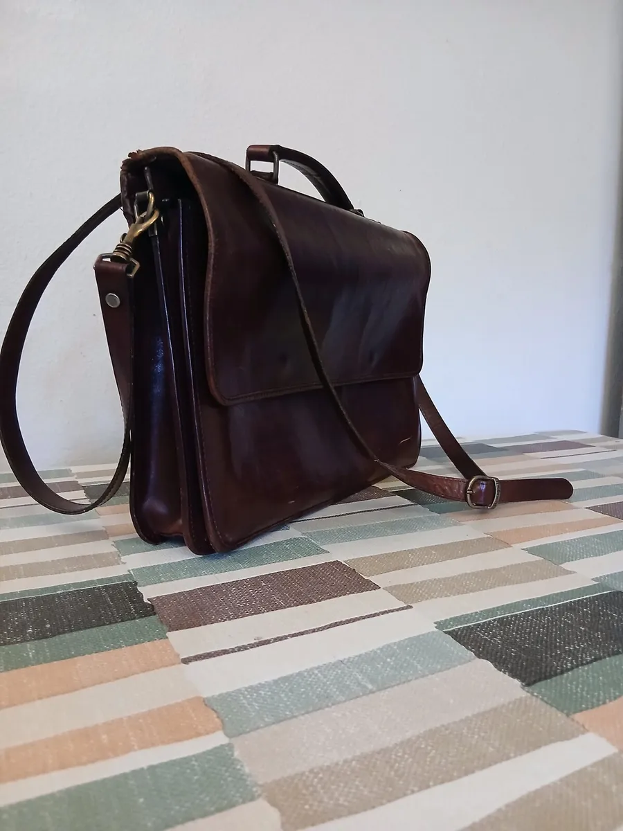 Vintage Beautiful Italian Leather Satchel. - Image 2