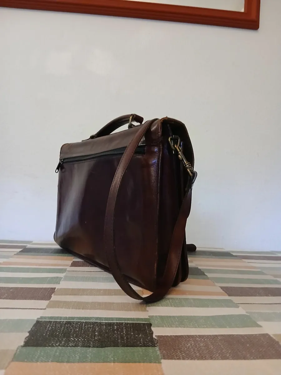 Vintage Beautiful Italian Leather Satchel. - Image 4