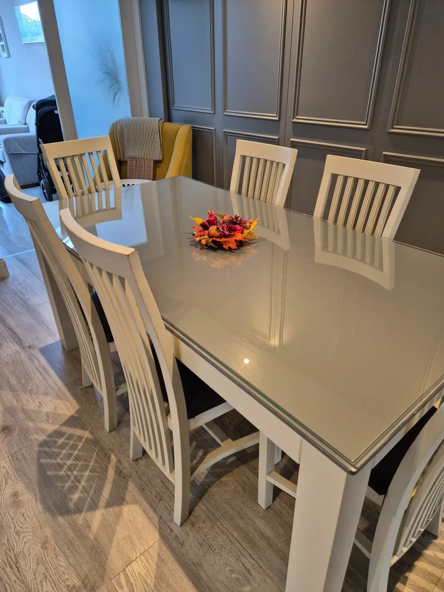 Dining table & 6 chairs - Image 1