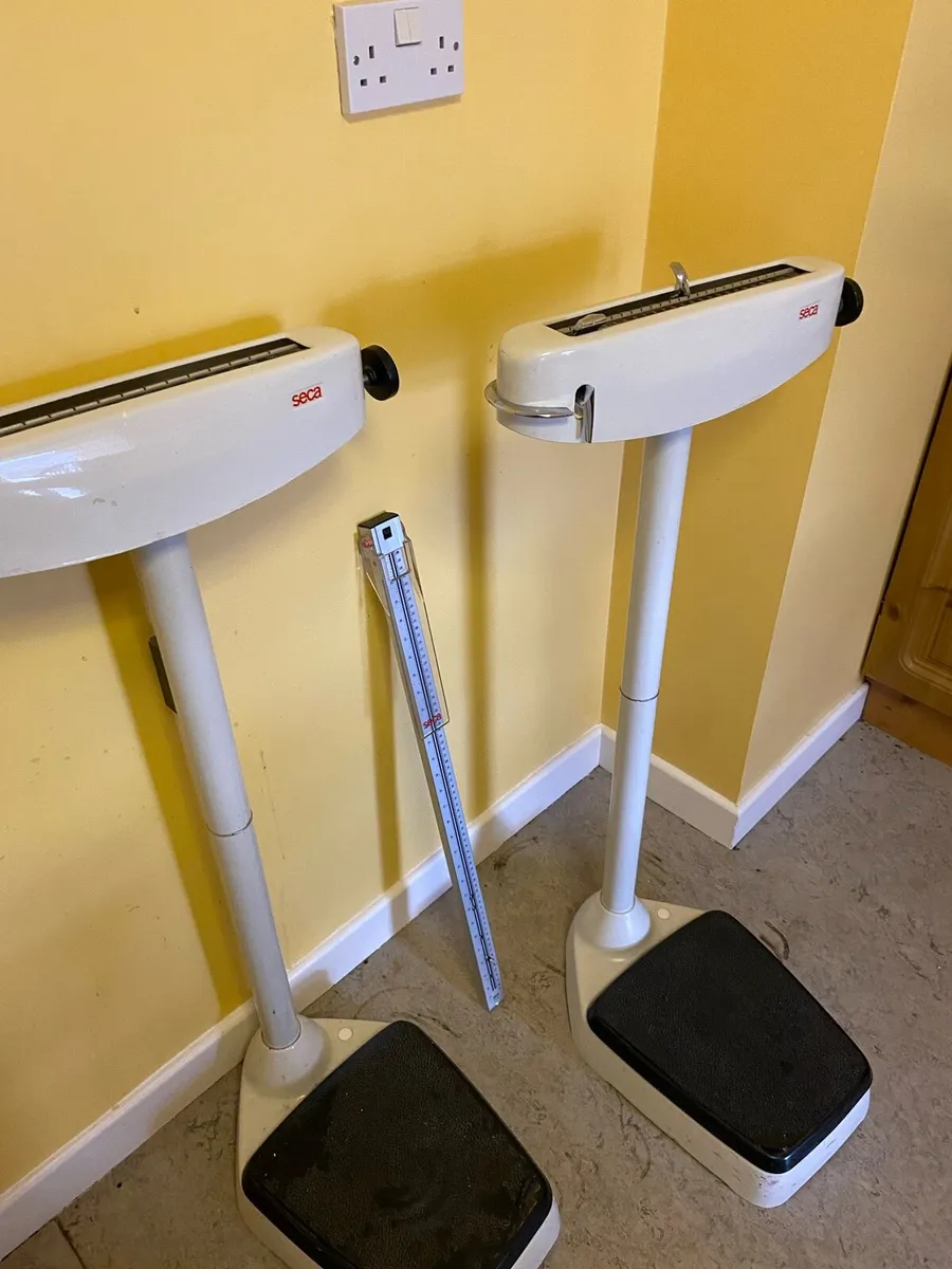 Surgery couch’s and scales - Image 1