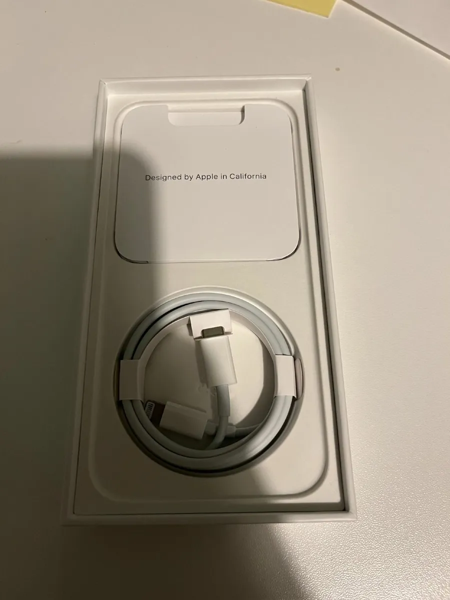 I Phone 13 - Image 3