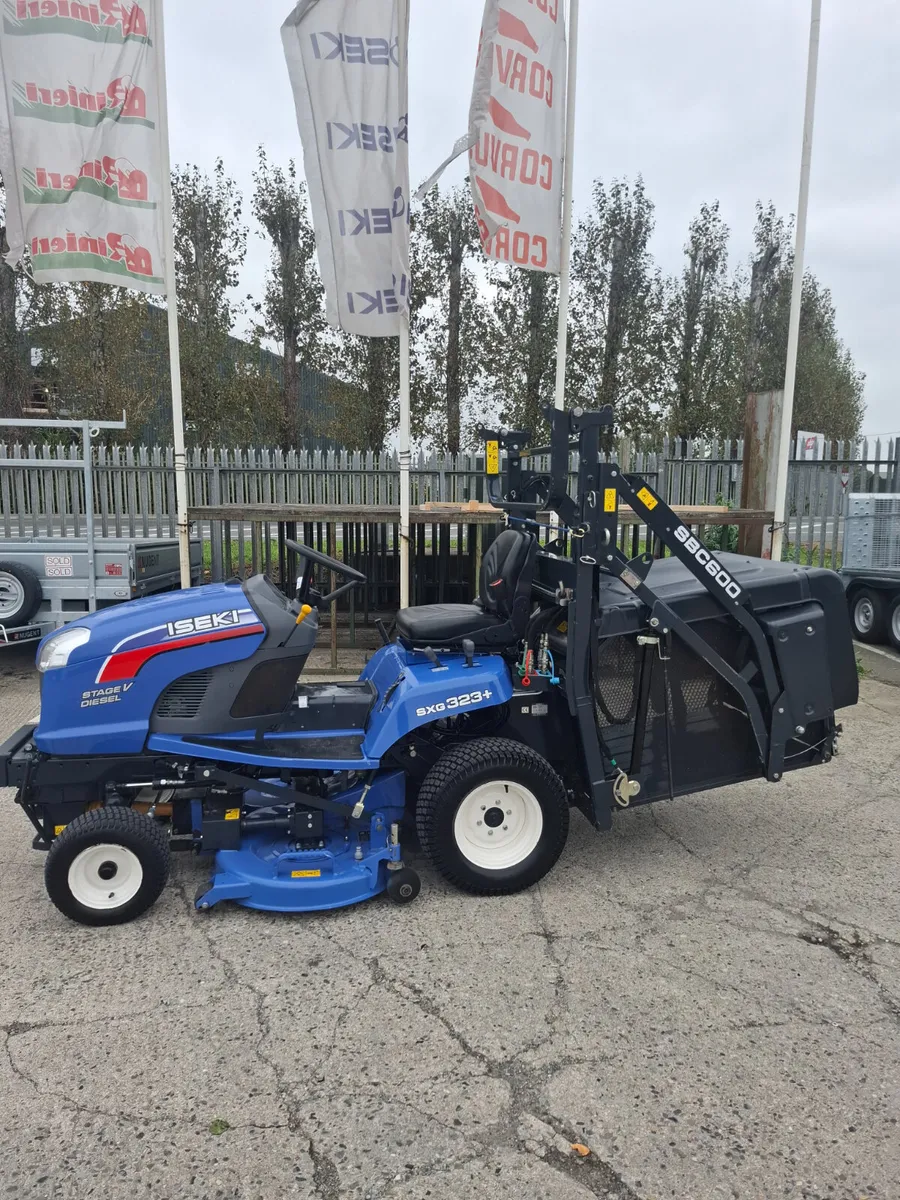 Iseki SXG 323 High Dump Mower - Image 3