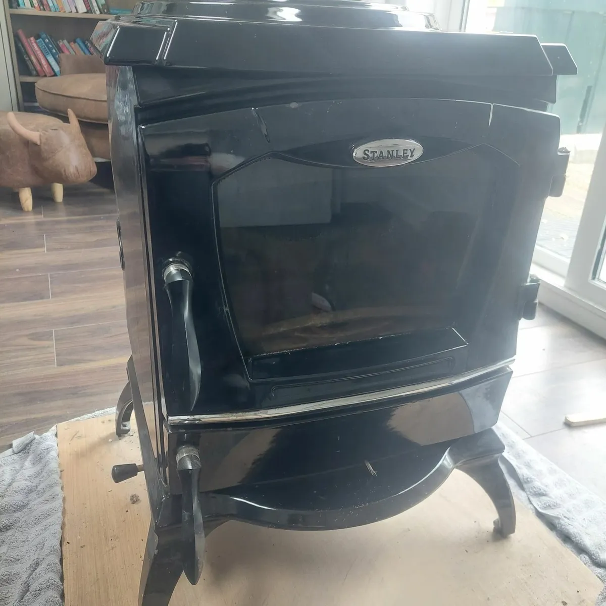 Stanley stove with back boiler - Image 1