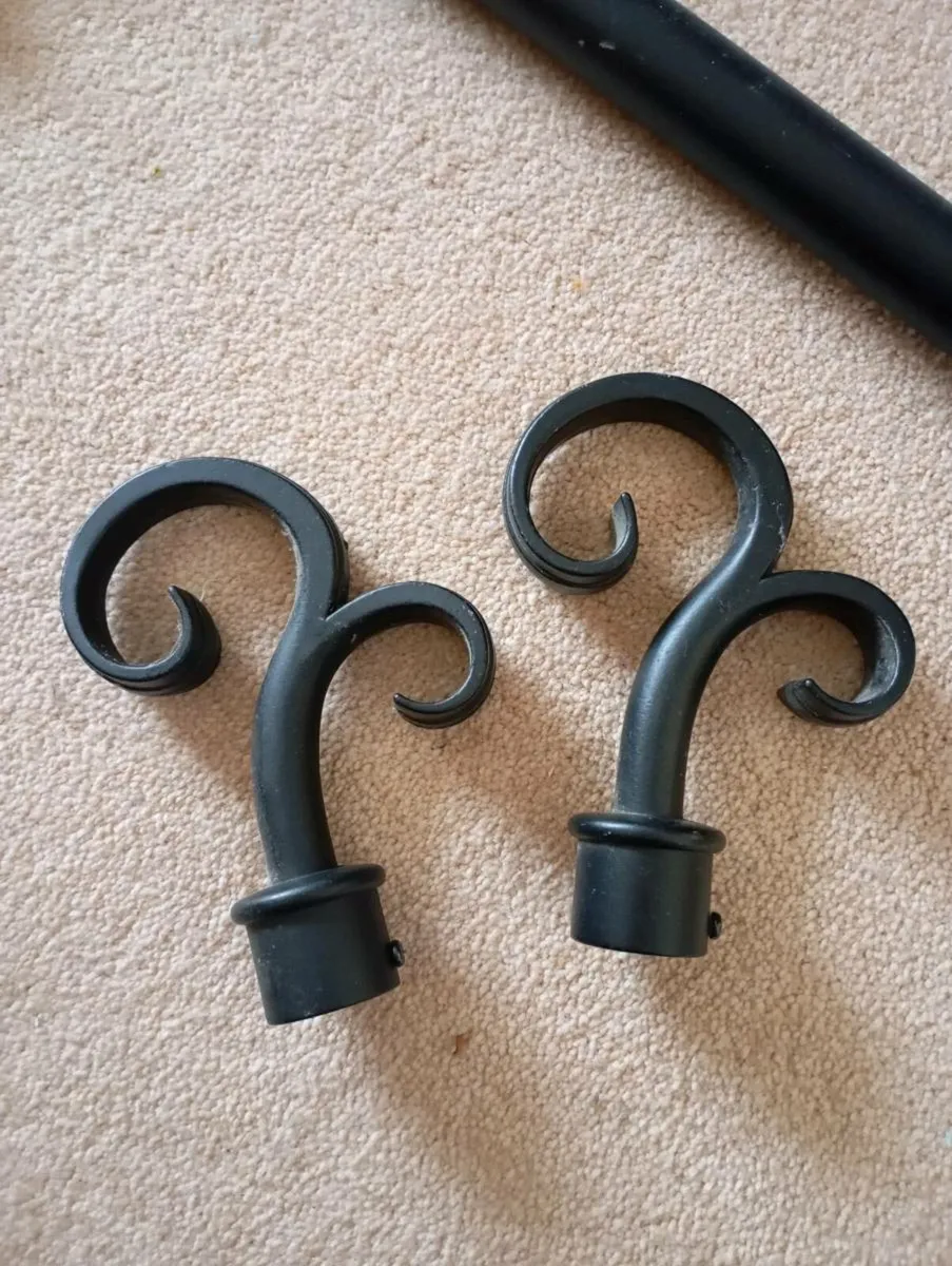 Black Metal Curtain Pole - Image 1