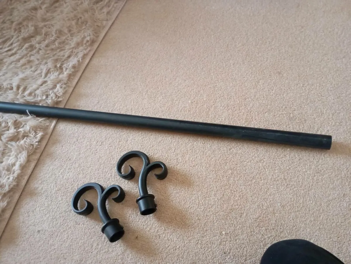Black Metal Curtain Pole - Image 2