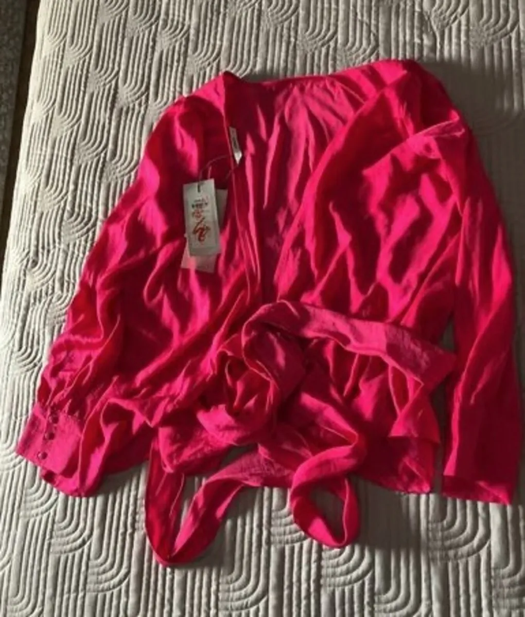 Only - Beautiful Pink Wrap Blouse Size UK 8 - Image 2