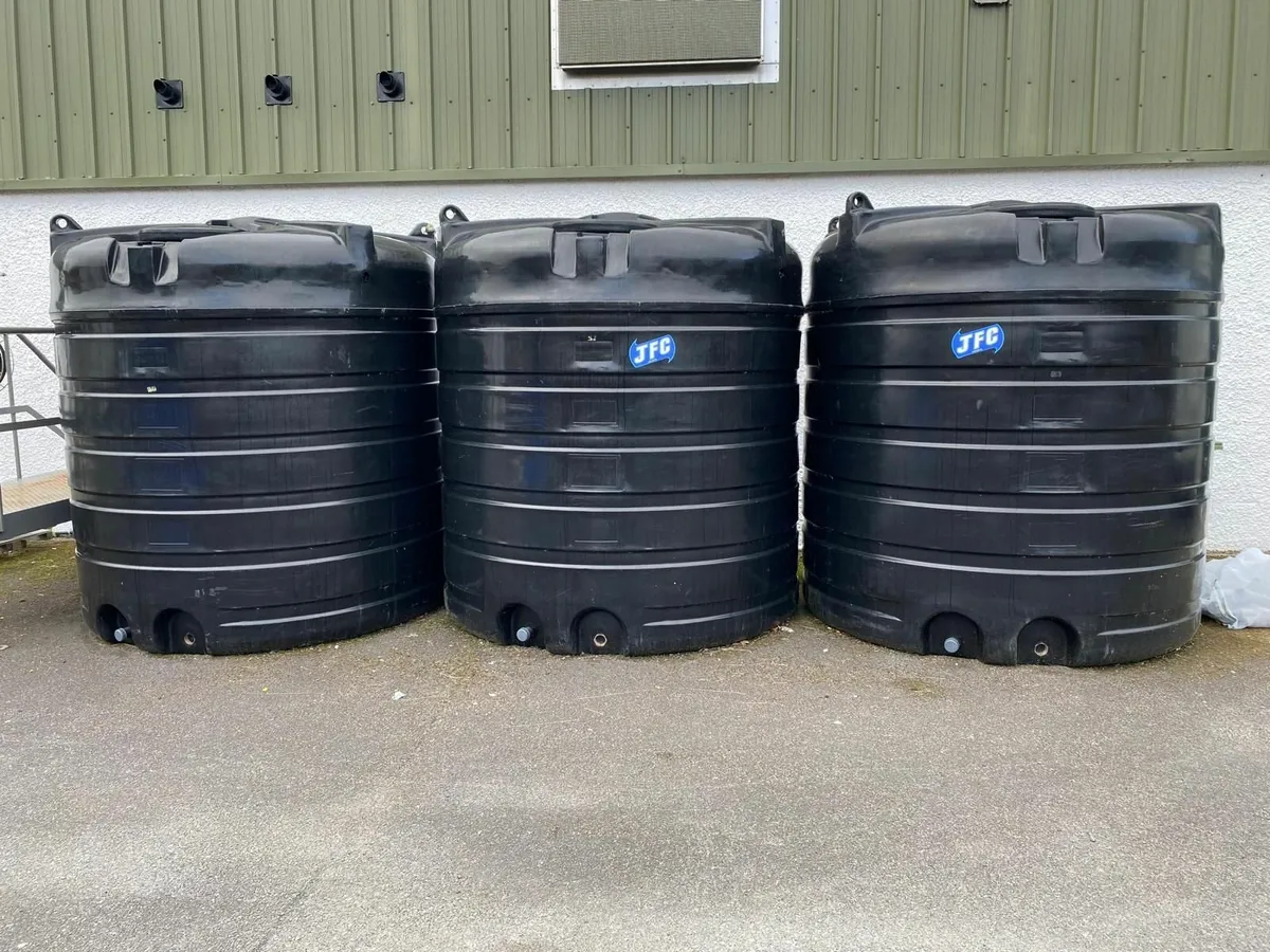 10,000L plastic storage tanks - Image 1