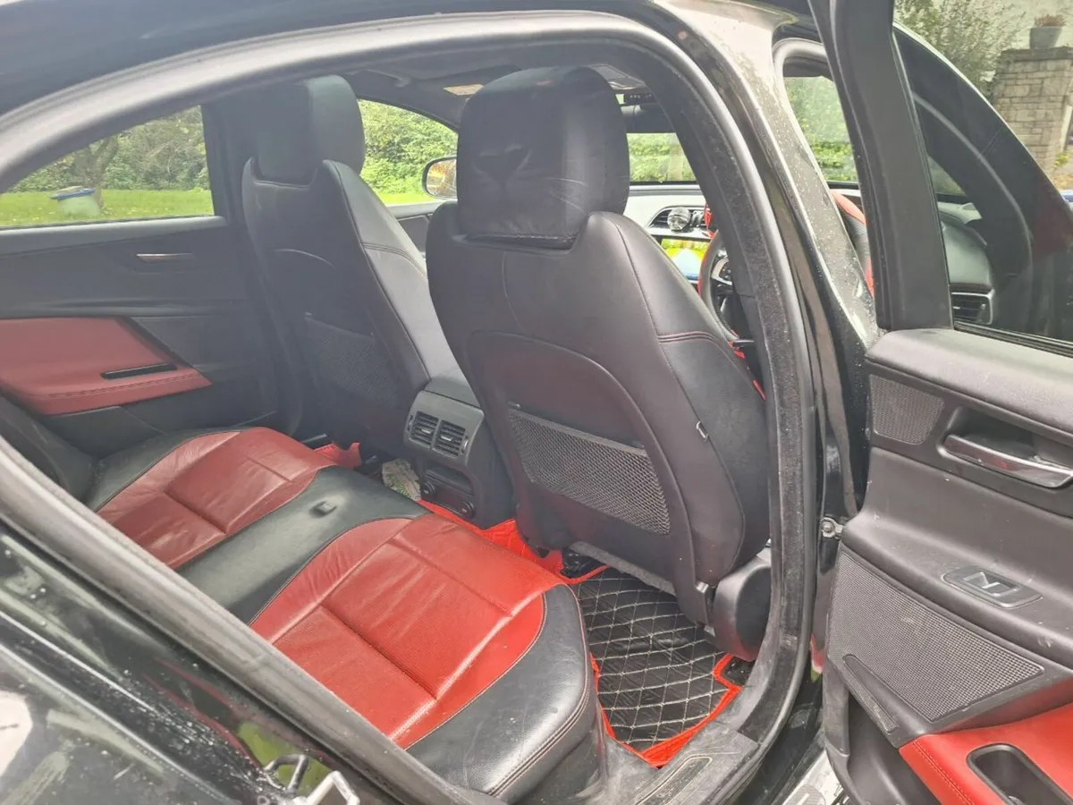 "Rare specification" Jaguar XE 2017 - Image 4
