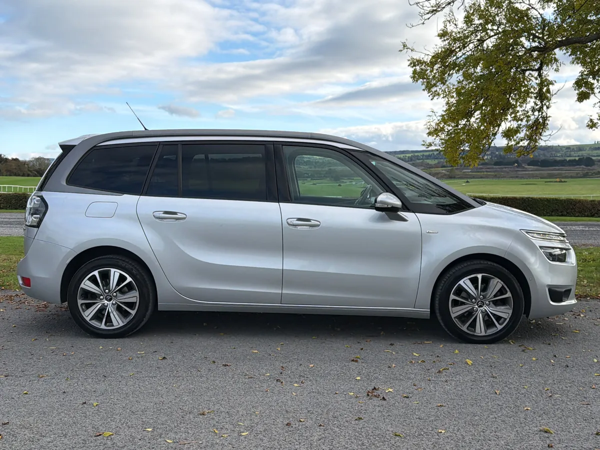 Citroen C4 2016 Exclusive 7 seats Low Mileage - Image 3