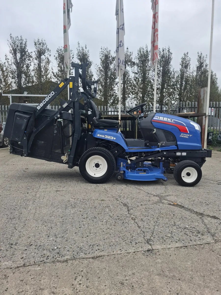 Iseki SXG 323 High Dump Mower - Image 3