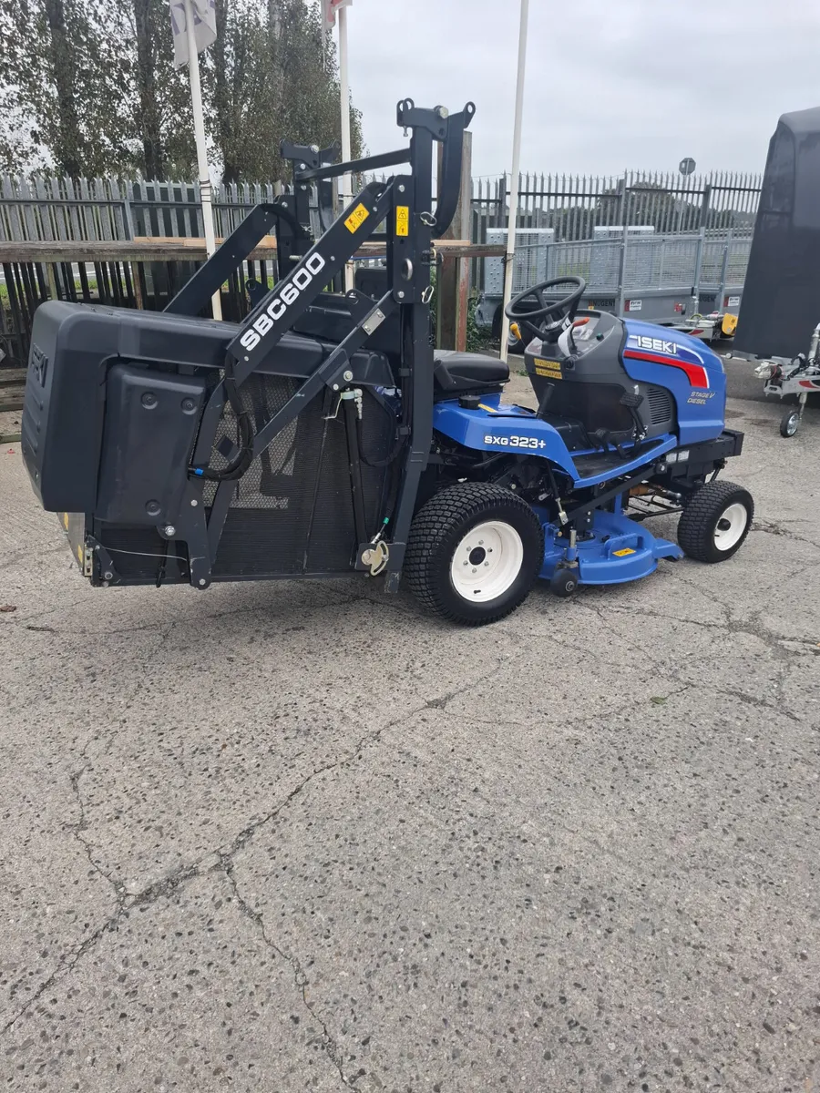 Iseki SXG 323 High Dump Mower - Image 4