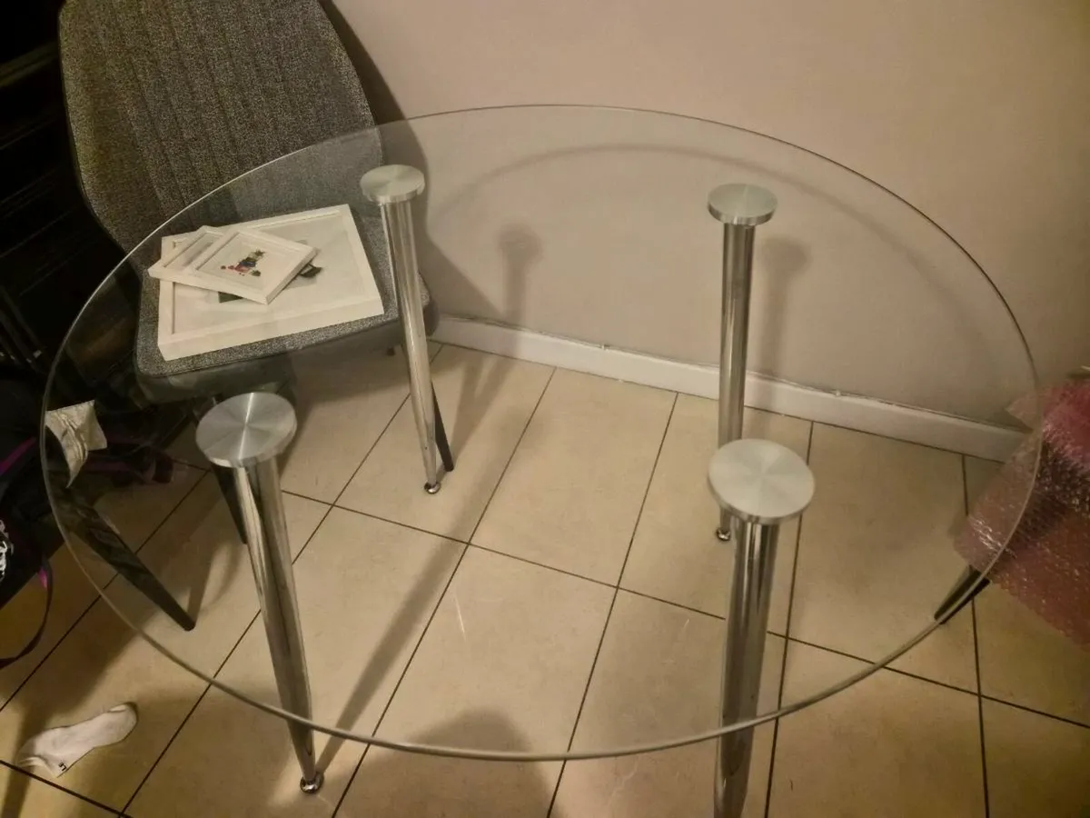 3ft round glass dining table - Image 2