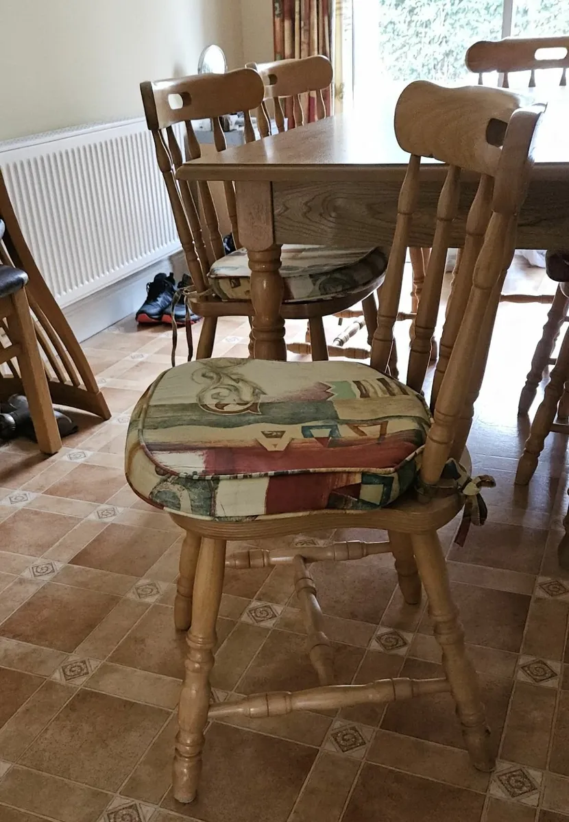Kitchen Table and 6 chairs - Image 1