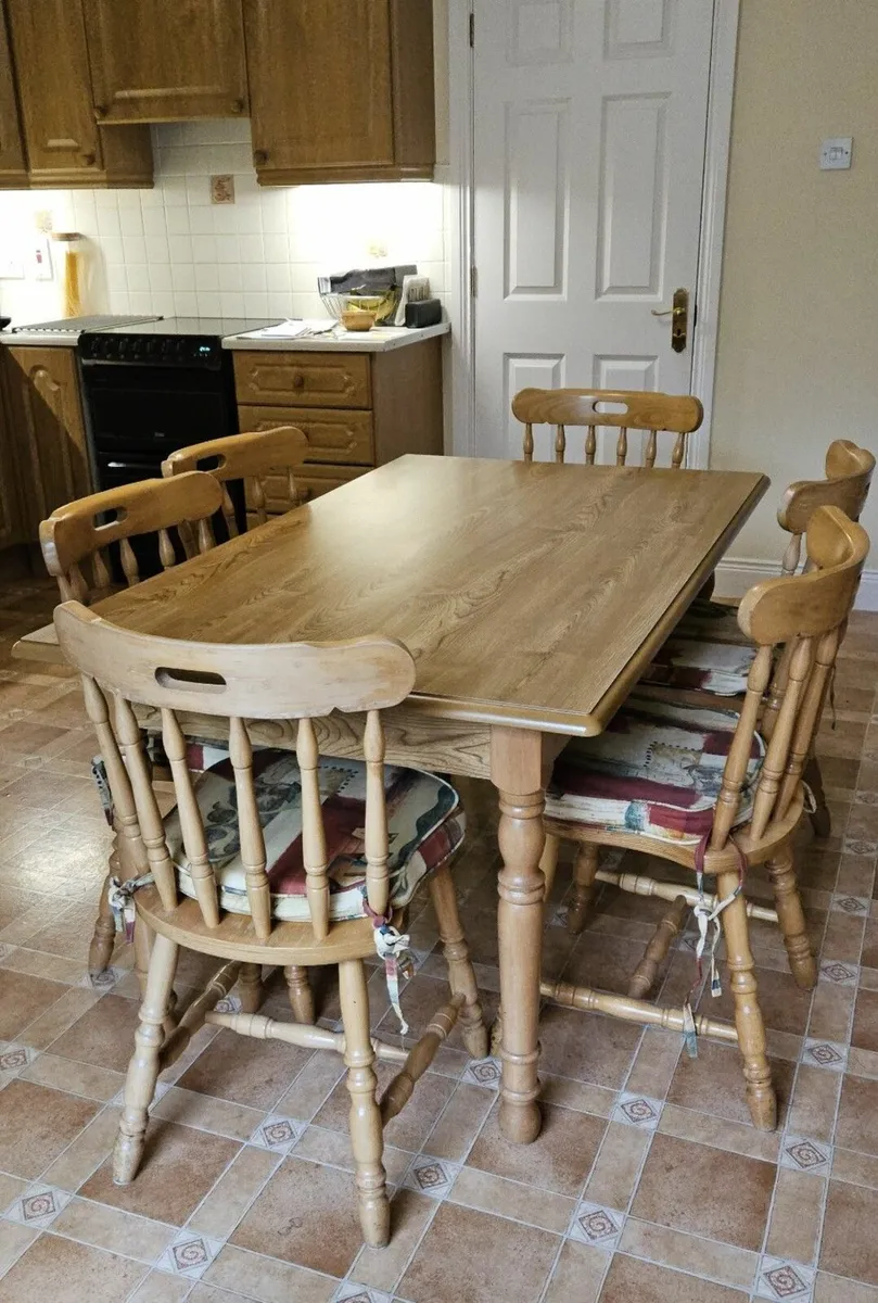 Kitchen Table and 6 chairs - Image 3