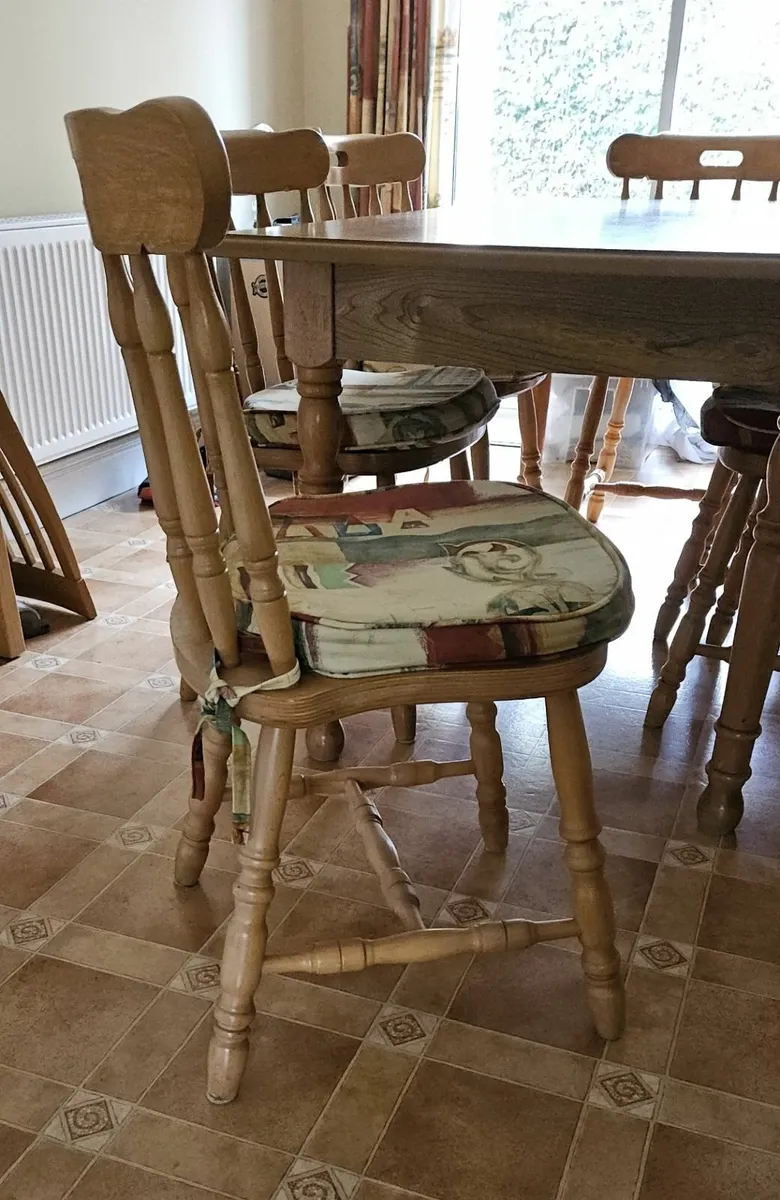 Kitchen Table and 6 chairs - Image 4