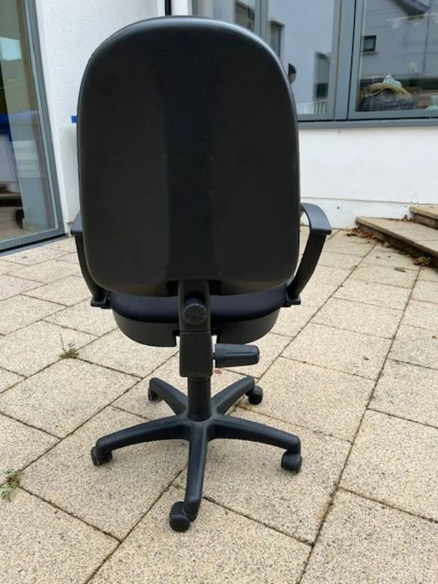 Office chair - Image 3