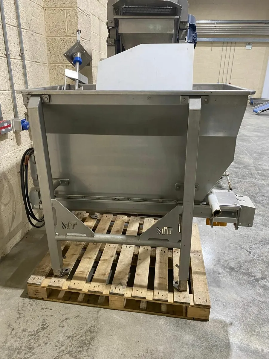 Stainless steel auger/hopper - Image 1