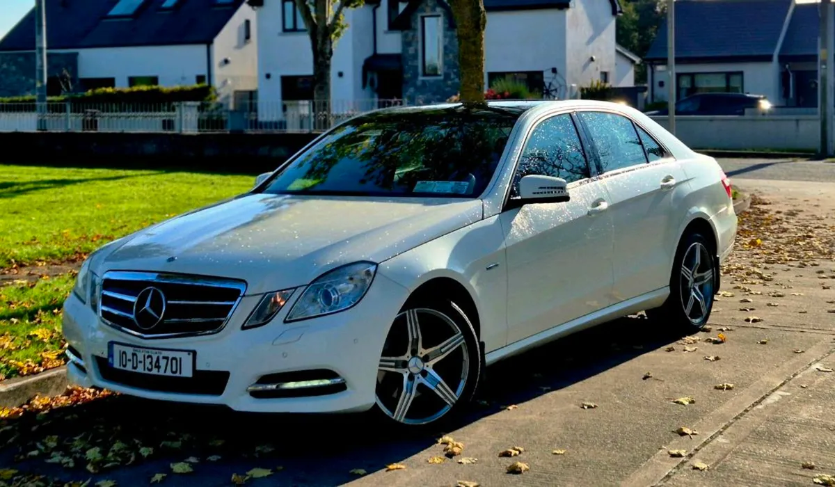 2010 MERCEDES-BENZ E 250 PEARL WHITE NCT 09/26 - Image 4