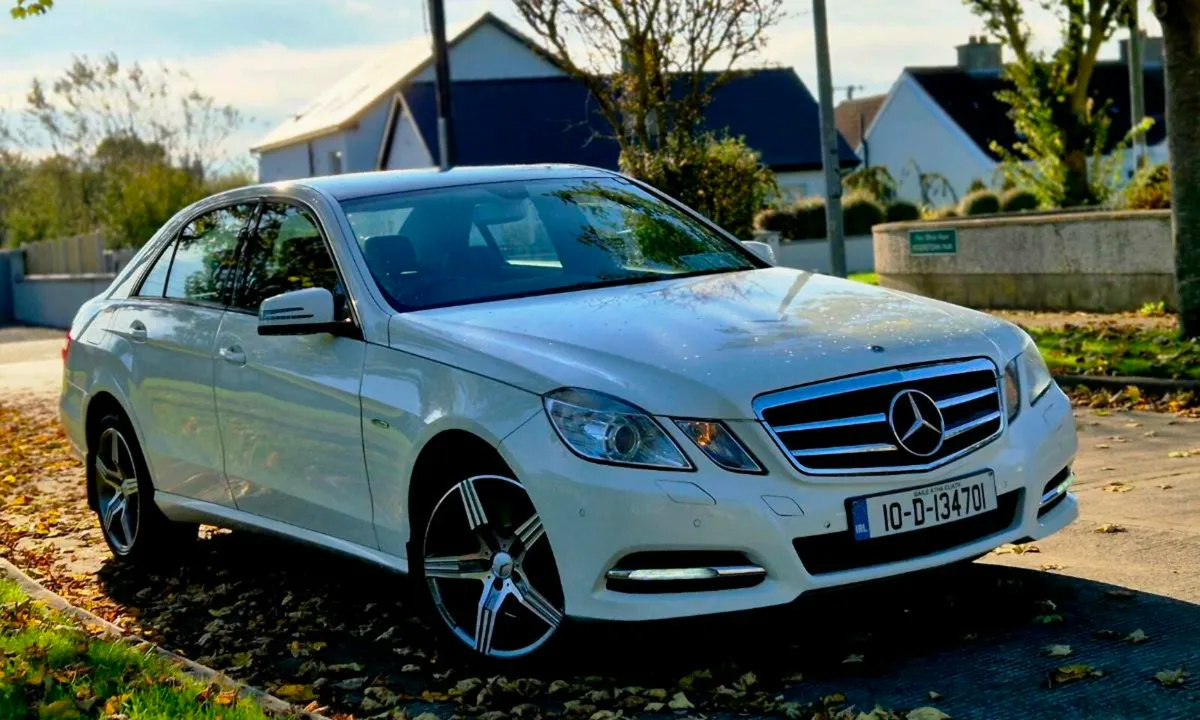 2010 MERCEDES-BENZ E 250 PEARL WHITE NCT 09/26 - Image 3