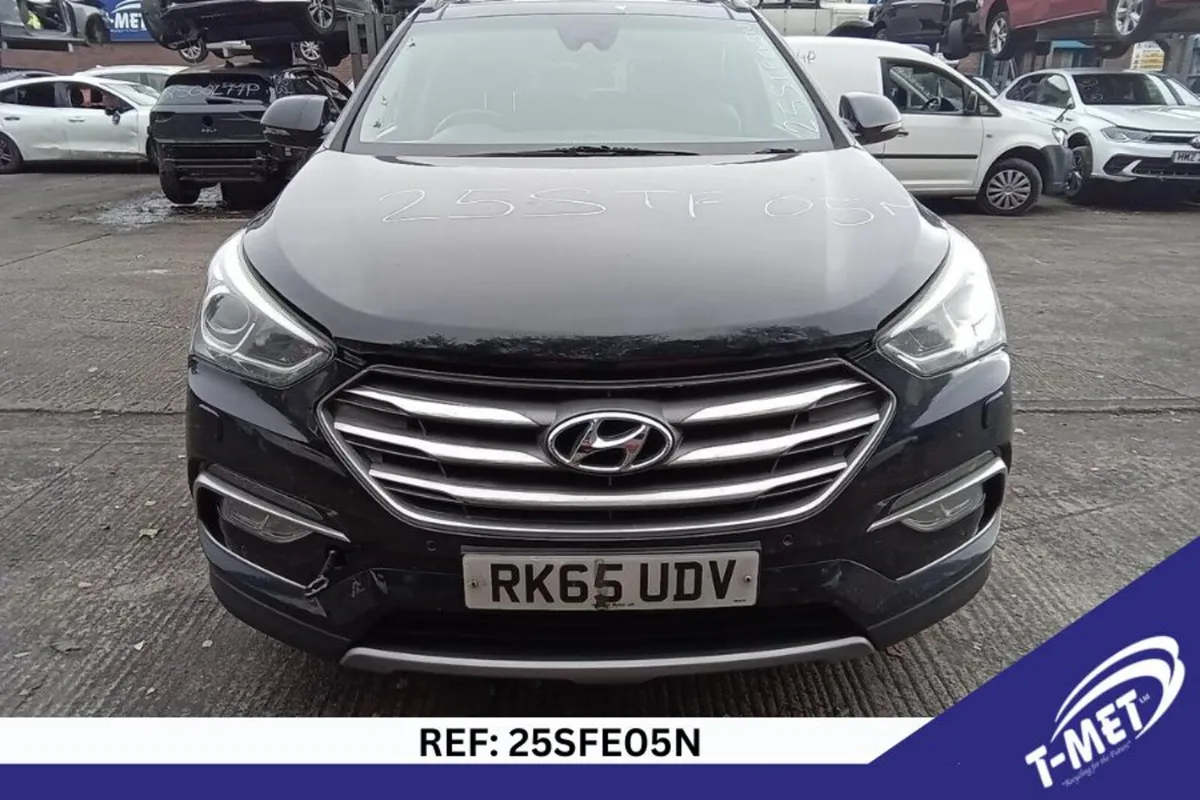 2016 HYUNDAI SANTA FE BREAKING FOR PARTS - Image 1