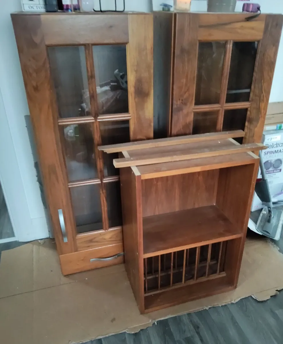 4ft tall kitchen glass presses plus plate rack