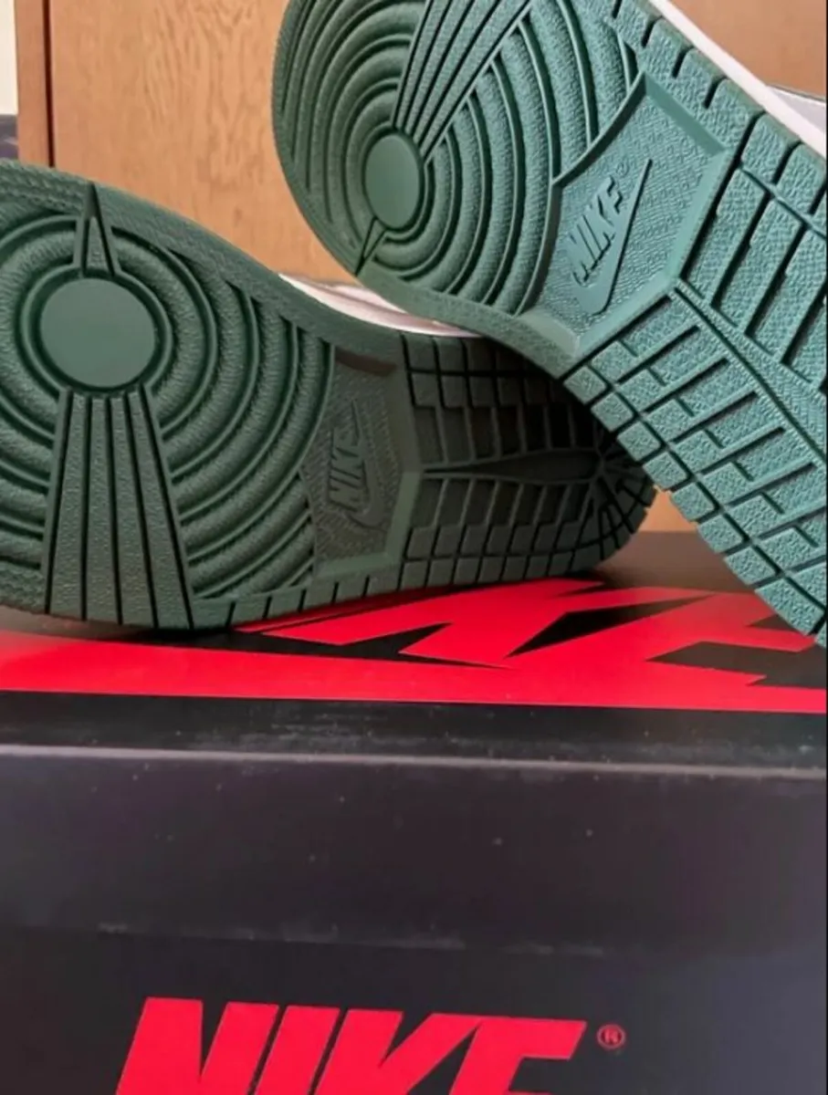 Air Jordan 1 Retro High OG - Image 3