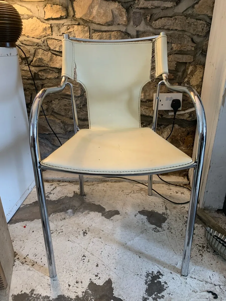 3 vintage chairs - Image 1