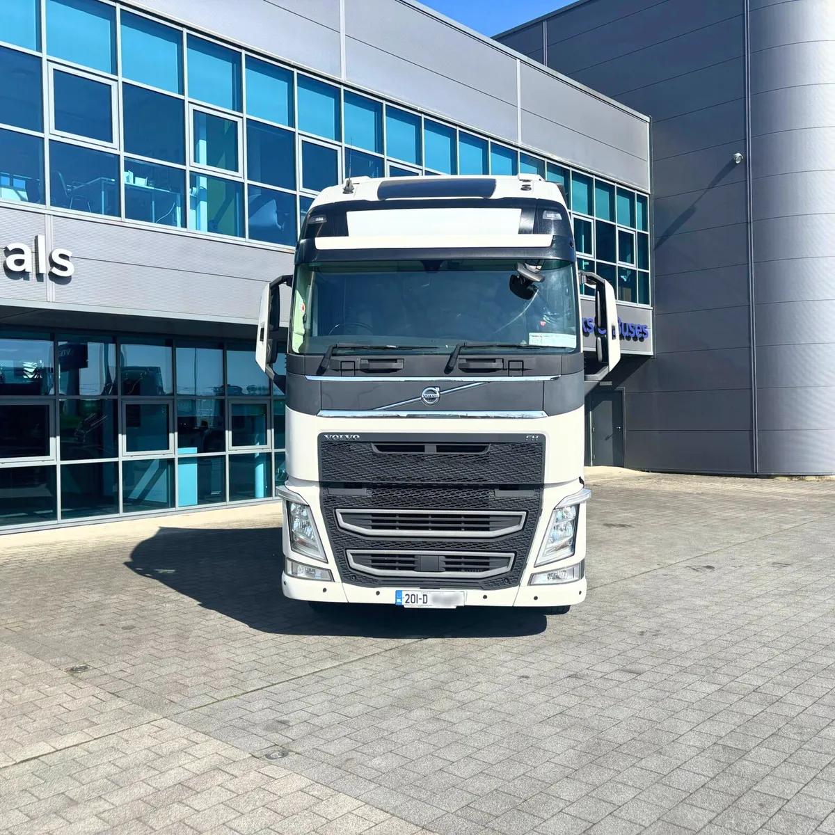 Volvo FH460 4X2 - Image 2