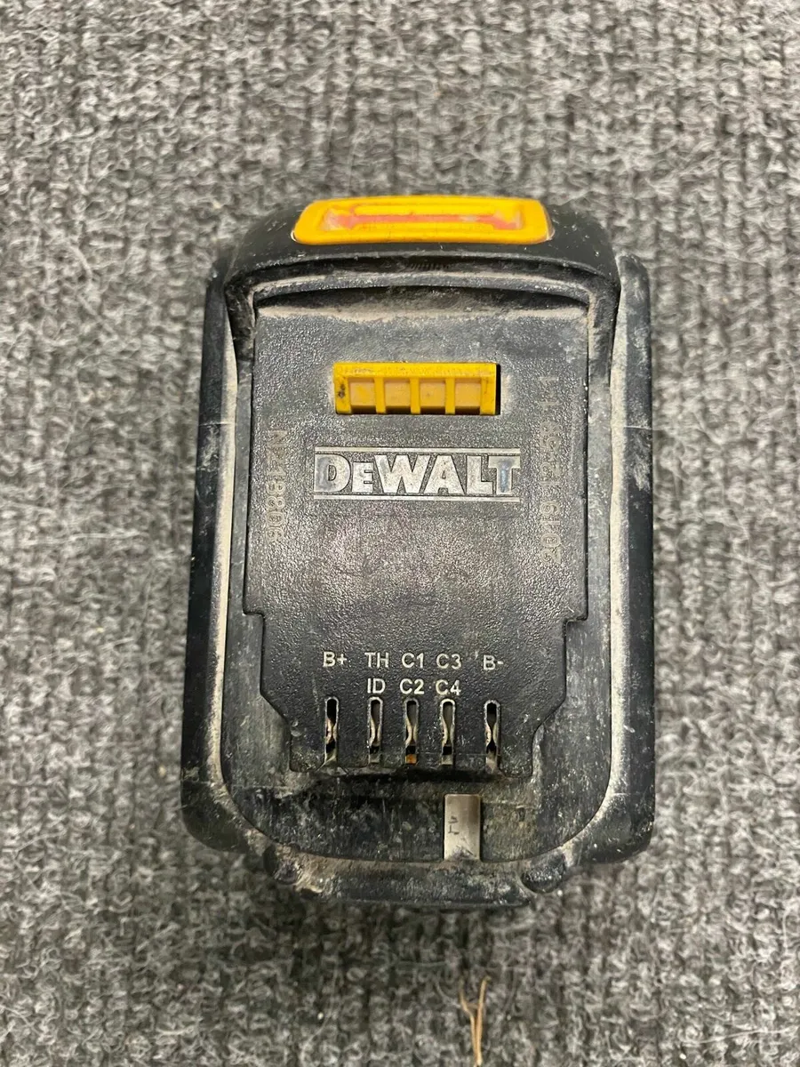 Dewalt Battery 4AH - Image 3