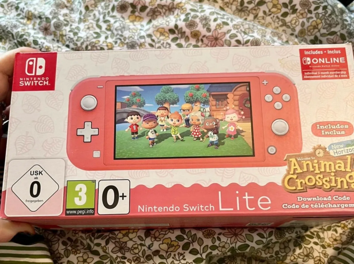 Nintendo switch lite with 9 games & micro SD card - Image 4
