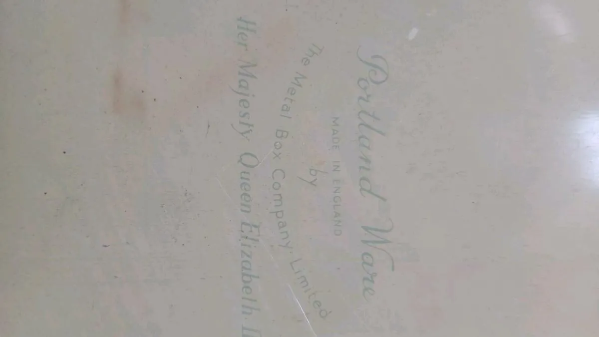 Vintage tin queen plate - Image 2