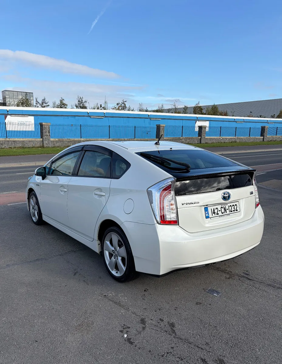 2014 Toyota Prius 1.8 Hybrid HIGH SPEC - Image 4